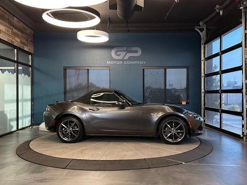 Used 2018 MAZDA MX-5 Miata Grand Touring RWD image 2