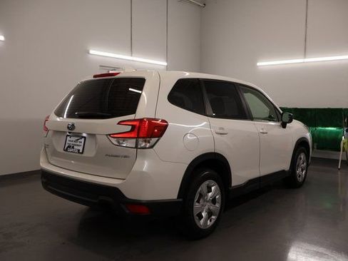 Used 2022 Subaru Forester Base image 2