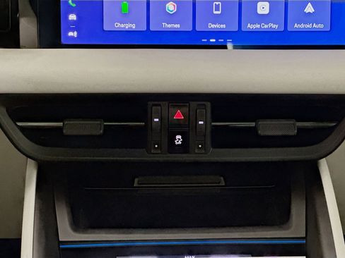 Used 2024 Porsche Macan 4 Electric image 13