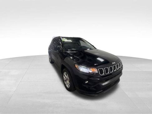 Certified 2025 Jeep Compass Latitude AWD/4WD image 6