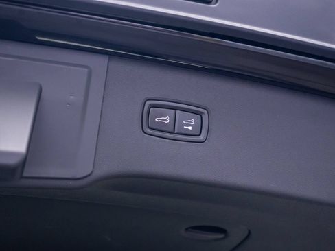Certified 2024 Porsche Cayenne AWD/4WD image 31