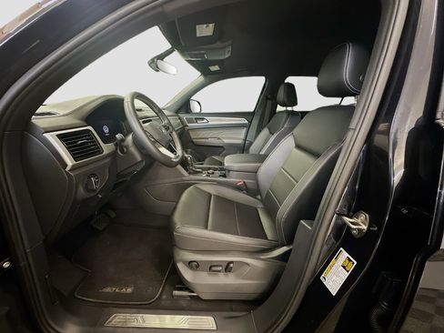 Used 2023 Volkswagen Atlas Cross Sport SE w/ Black Wheel Package AWD/4WD image 13
