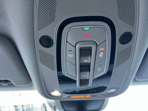 Used 2020 Audi e-tron Premium Plus image 33