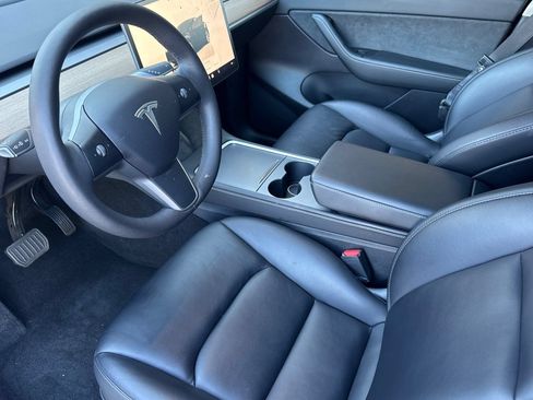 Used 2022 Tesla Model Y Long Range AWD/4WD image 10