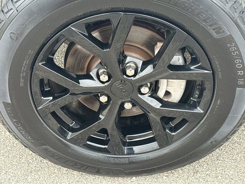 Used 2024 Jeep Grand Cherokee Altitude AWD/4WD image 9