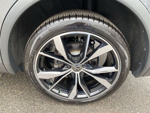 Used 2024 Volkswagen Tiguan SEL R-Line image 13