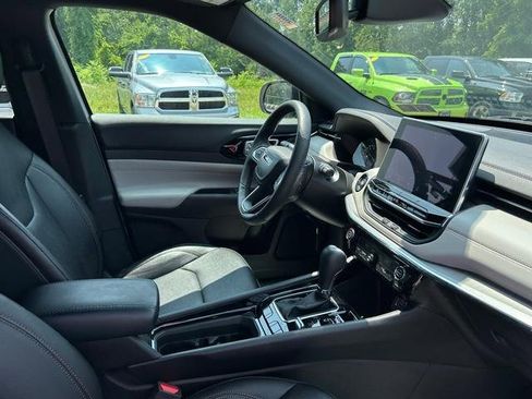 Used 2024 Jeep Compass Limited image 31