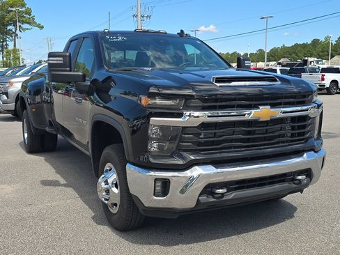 Used 2024 Chevrolet Silverado 3500 LT w/ Convenience Package AWD/4WD image 1