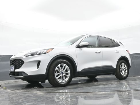 Used 2021 Ford Escape SE image 43