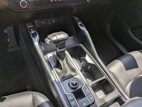 Certified 2025 Kia Sorento S FWD image 27