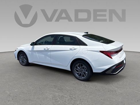 New 2026 Hyundai Elantra Hybrid FWD image 17