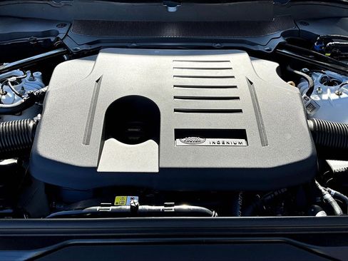 New 2026 Land Rover Discovery Limited Edition image 11