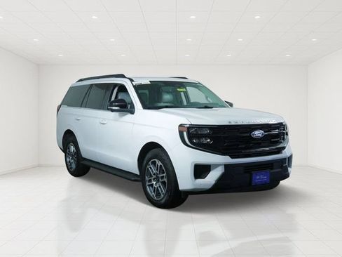 Certified 2025 Ford Expedition Active AWD/4WD image 1