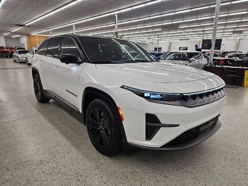 Used 2024 Jeep Wagoneer Launch Edition image 3