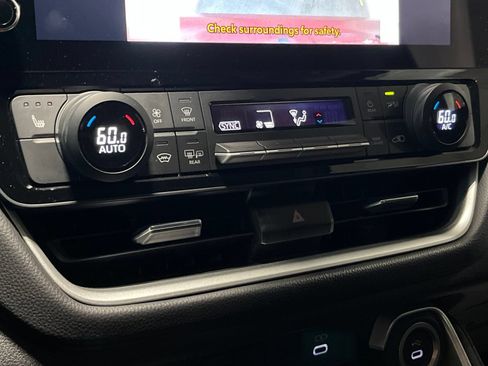 Used 2024 Toyota Grand Highlander AWD Hybrid image 23