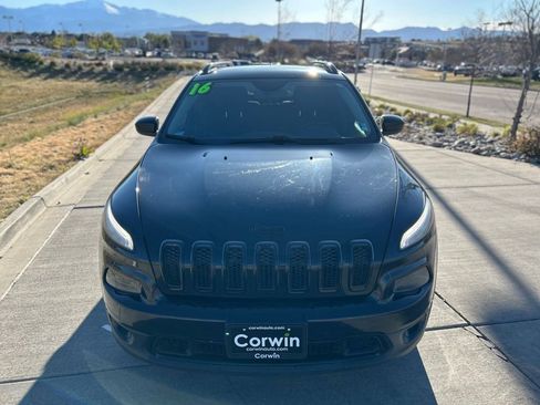 Used 2016 Jeep Cherokee Latitude w/ Cold Weather Group AWD/4WD image 2