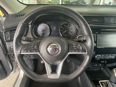 Used 2020 Nissan Rogue SV image 22