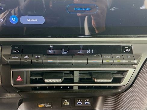 Used 2025 Toyota Camry SE image 22