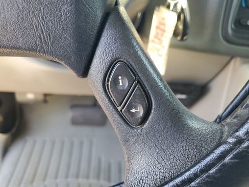 Used 2005 Chevrolet Tahoe Z71 w/ Preferred Equipment Group AWD/4WD image 32