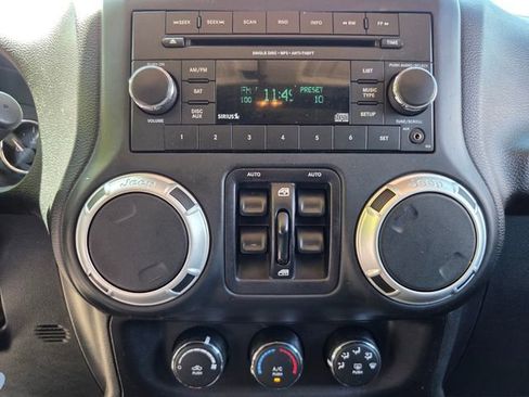 Used 2016 Jeep Wrangler Unlimited Sahara AWD/4WD image 16