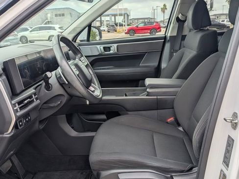 Used 2024 Hyundai Santa Fe SE image 13