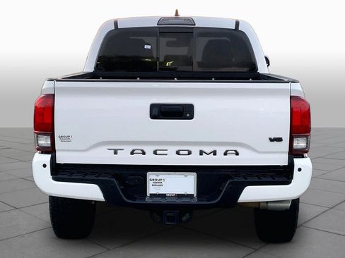 Used 2019 Toyota Tacoma TRD Off-Road w/ Technology Package AWD/4WD image 5