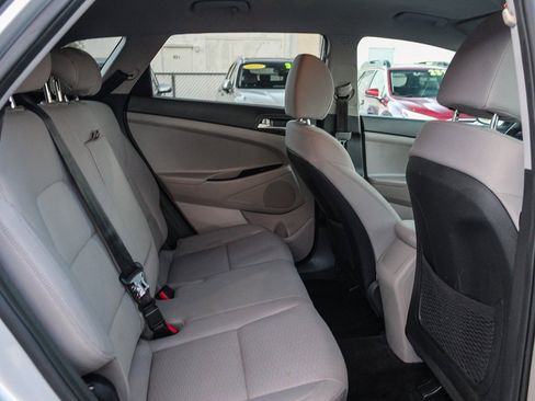 Used 2019 Hyundai Tucson SE image 18