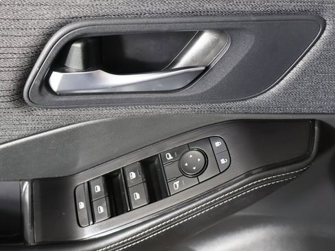 Used 2023 Nissan Rogue SV image 29