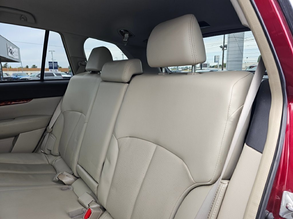 Used 2011 Subaru Outback 2.5i Limited AWD/4WD image 18