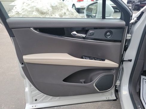 Used 2021 Lincoln Nautilus Reserve image 17