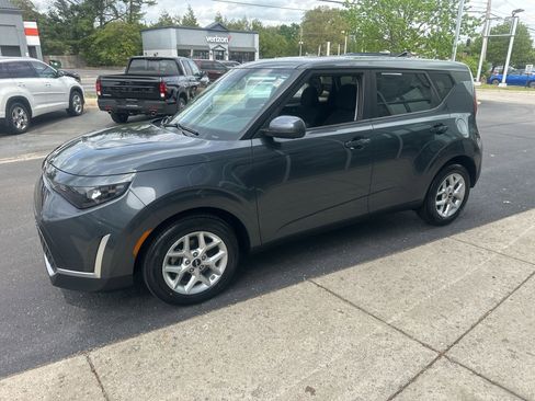 Used 2023 Kia Soul LX w/ Option Group 015 FWD image 6