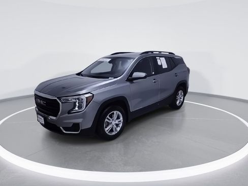 Used 2023 GMC Terrain SLE w/ Driver Convenience Package FWD image 6