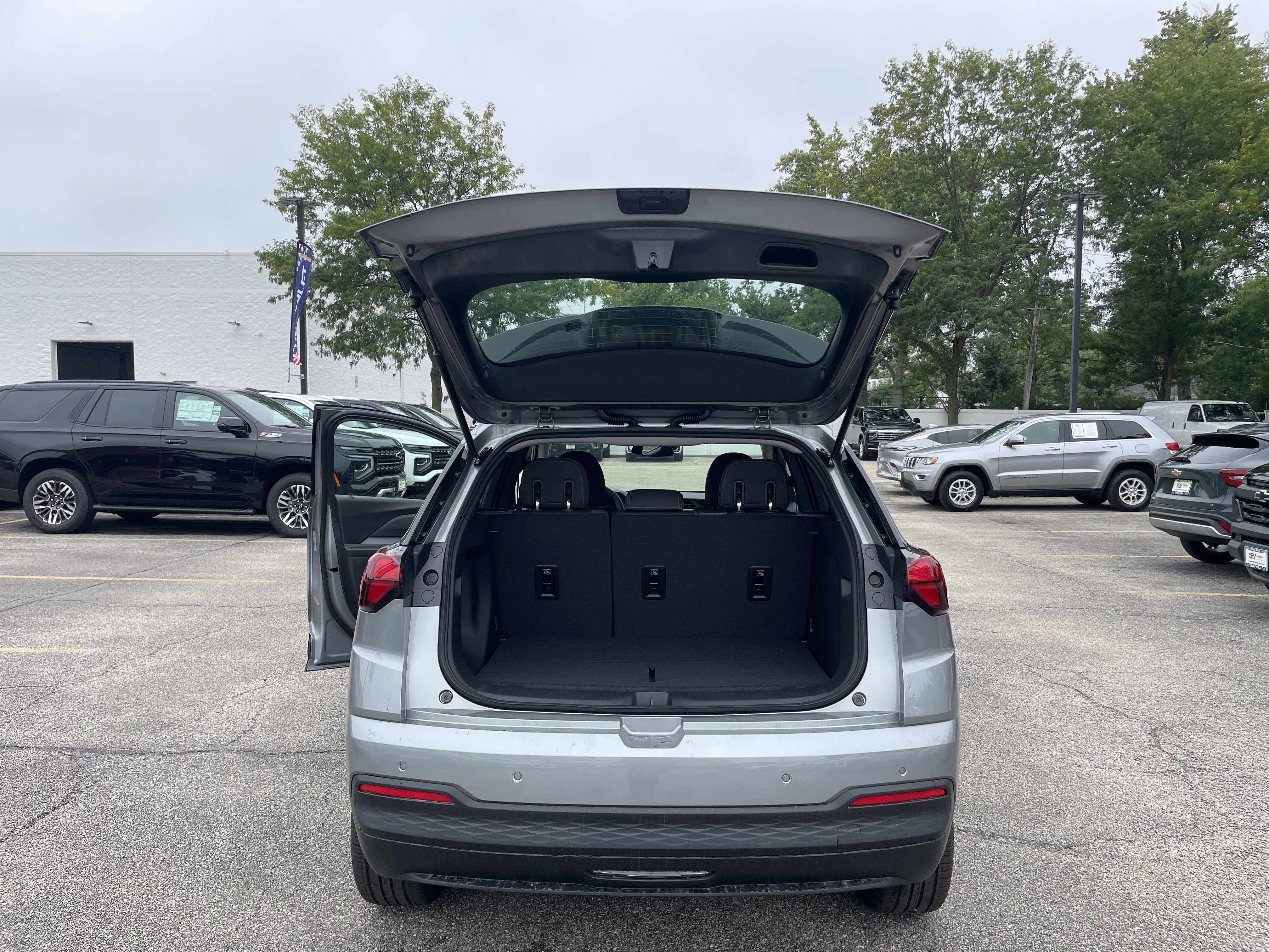 New 2027 Chevrolet Bolt LT w/ Comfort Package FWD image 11