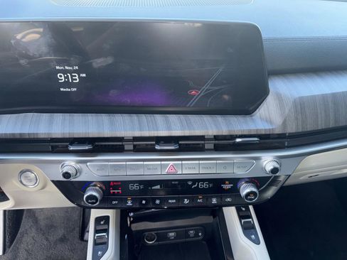 Used 2023 Kia Telluride EX w/ EX Captain's Chair Package image 21