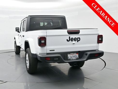 Used 2023 Jeep Gladiator Sport image 8
