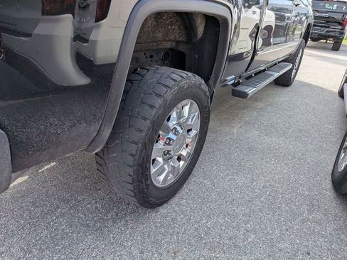 Used 2019 GMC Sierra 2500 Denali w/ Duramax Plus Package AWD/4WD image 10