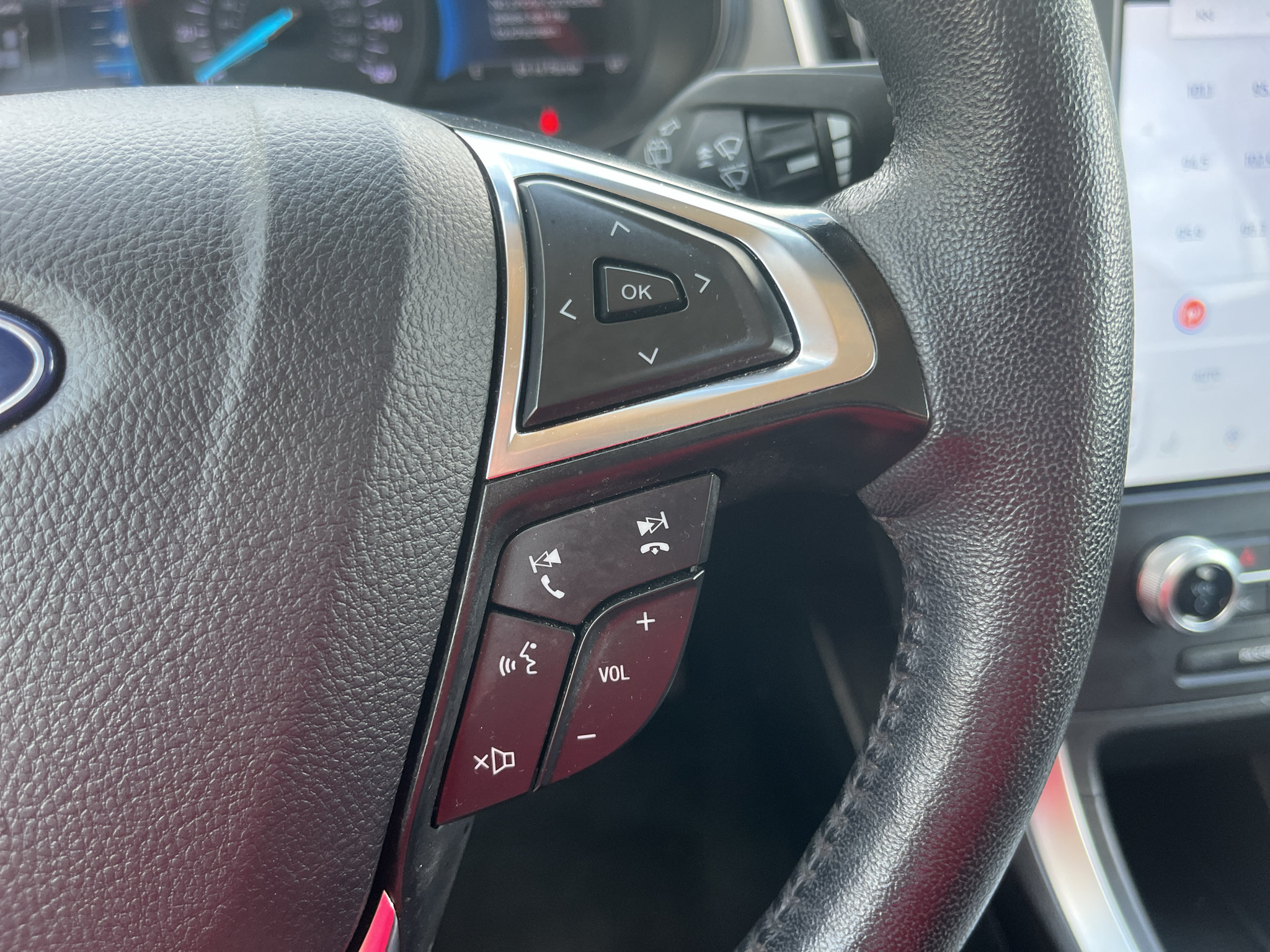 Used 2024 Ford Edge SEL AWD/4WD image 15
