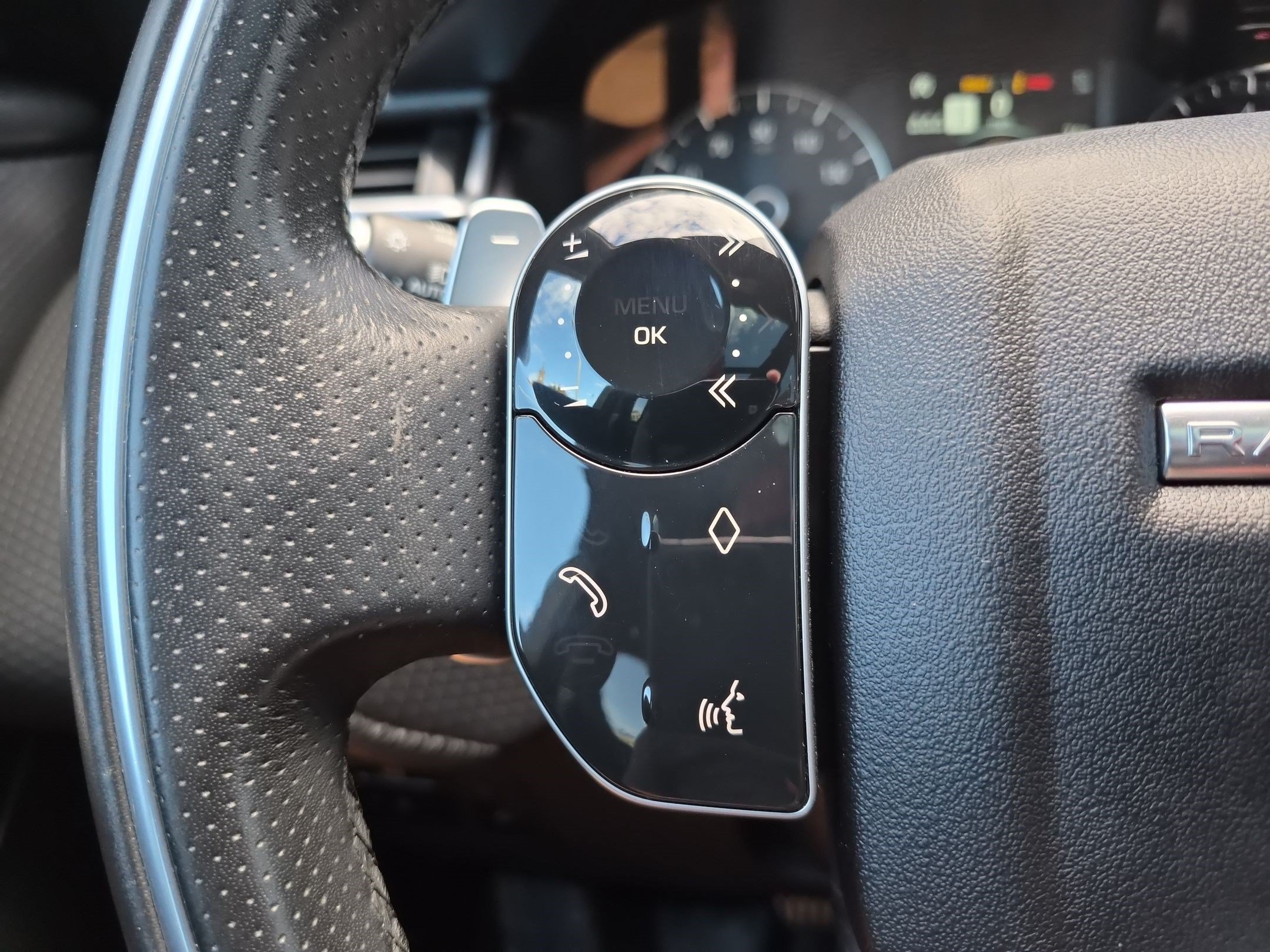 Used 2020 Land Rover Range Rover Velar R-Dynamic S AWD/4WD image 18