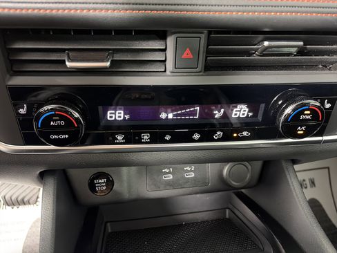 Used 2025 Nissan Rogue SV image 22