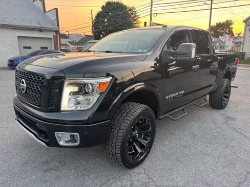 Used 2018 Nissan Titan PRO-4X w/ Pro-4x Convenience Package AWD/4WD image 3