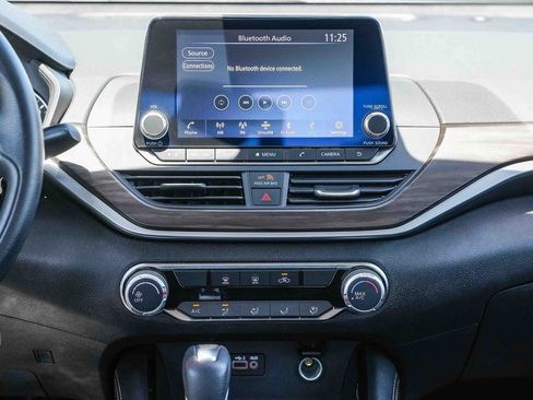 Used 2023 Nissan Altima 2.5 SV FWD image 13