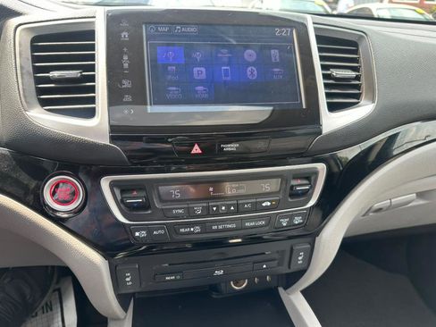 Used 2017 Honda Pilot Touring image 21