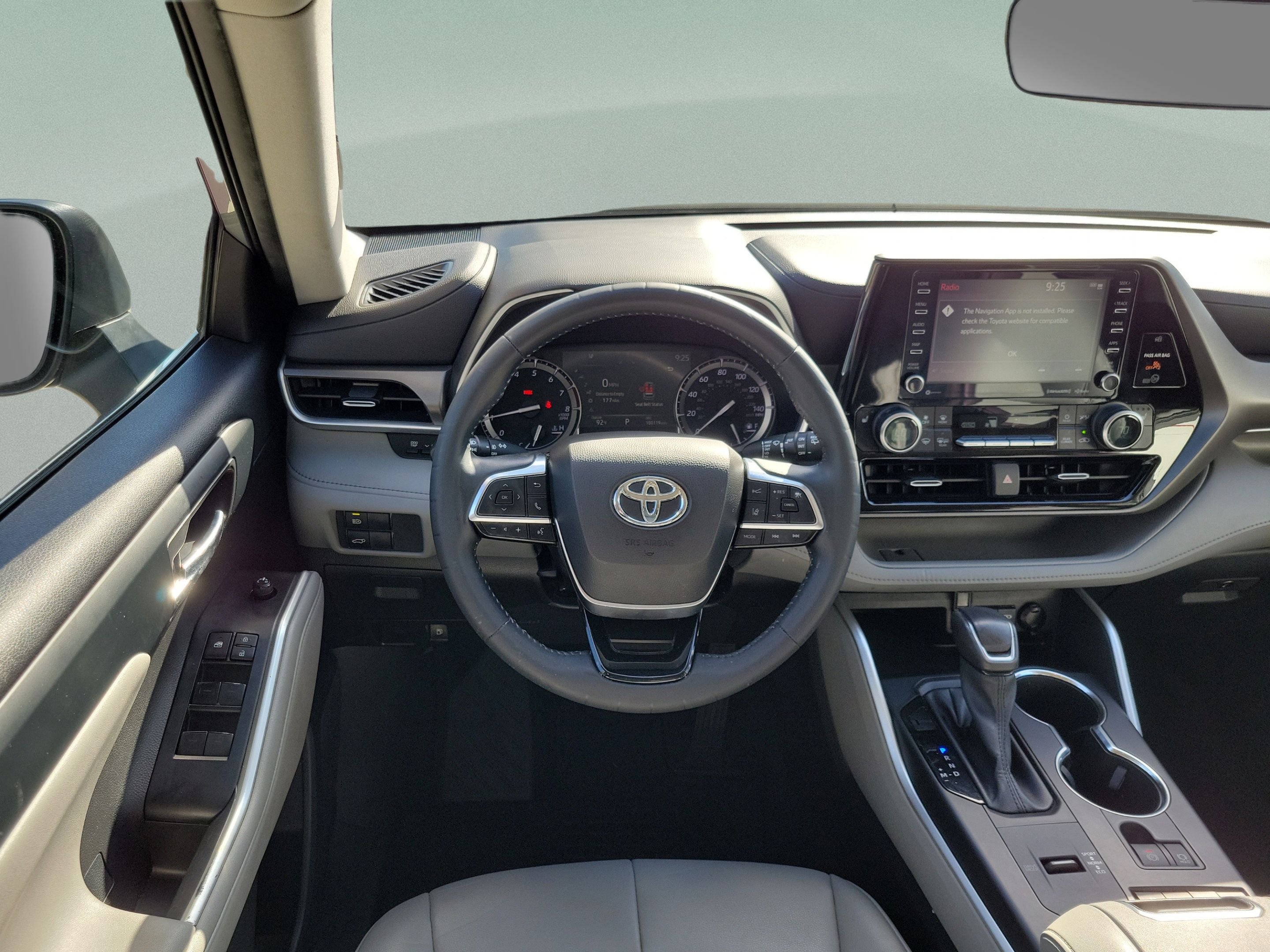 Used 2021 Toyota Highlander XLE FWD image 21