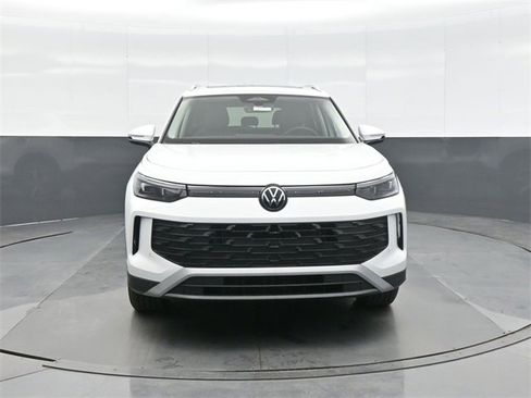 New 2026 Volkswagen Tiguan SE image 2