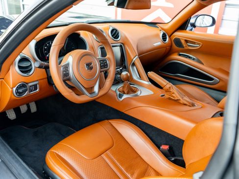 Used 2013 SRT Viper GTS w/ GTS Laguna Interior Pkg RWD image 8