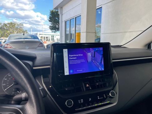 Used 2025 Toyota Corolla LE image 21