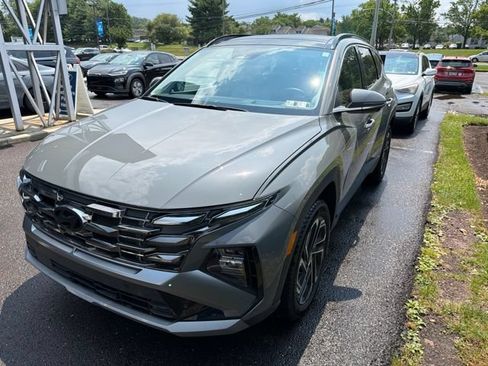 Used 2025 Hyundai Tucson Limited AWD/4WD image 2