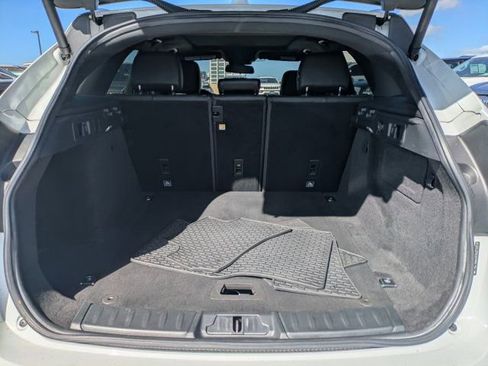 Used 2018 Jaguar F-PACE Premium image 11