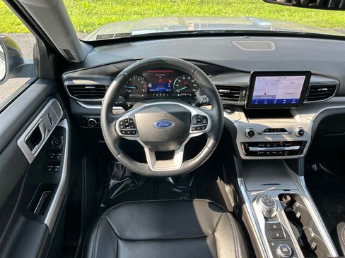 Certified 2024 Ford Explorer XLT w/ Equipment Group 202A AWD/4WD image 2