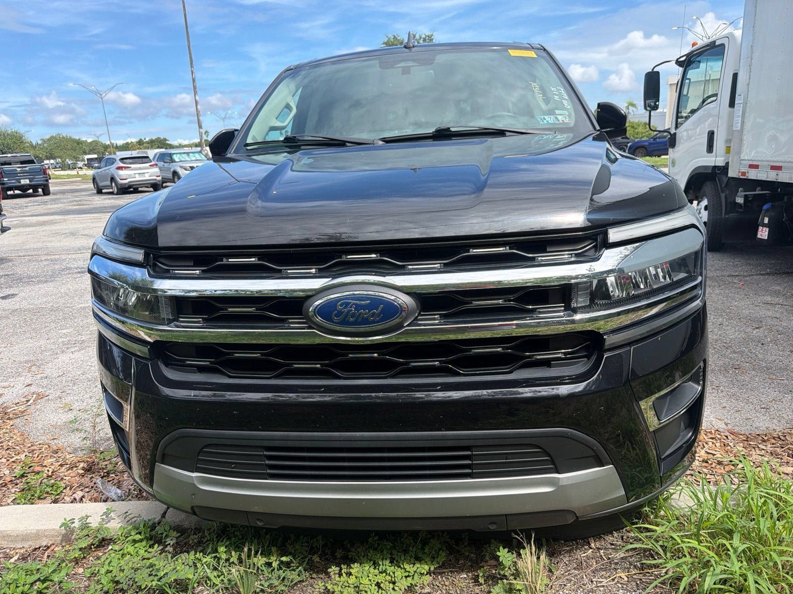Used 2024 Ford Expedition Limited AWD/4WD image 2